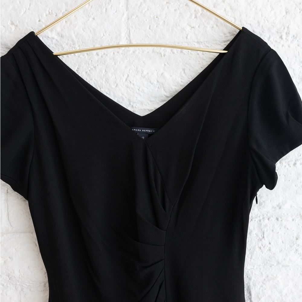 Banana Republic Black Pleated Fitted Dress - Size 12 - Picture 2 of 7